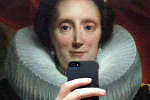 olivia-muus-museum-selfies-taken-at-th_0