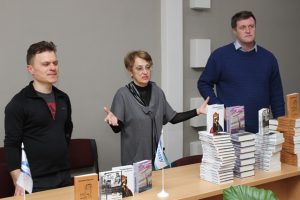 Доцент О.В.Ятищук представляє гостя